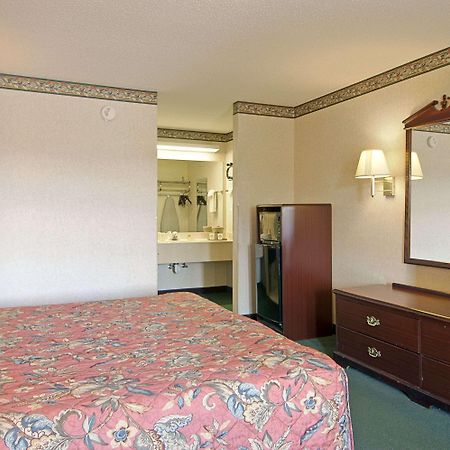 Days Inn & Suites By Wyndham Fort Valley Room photo