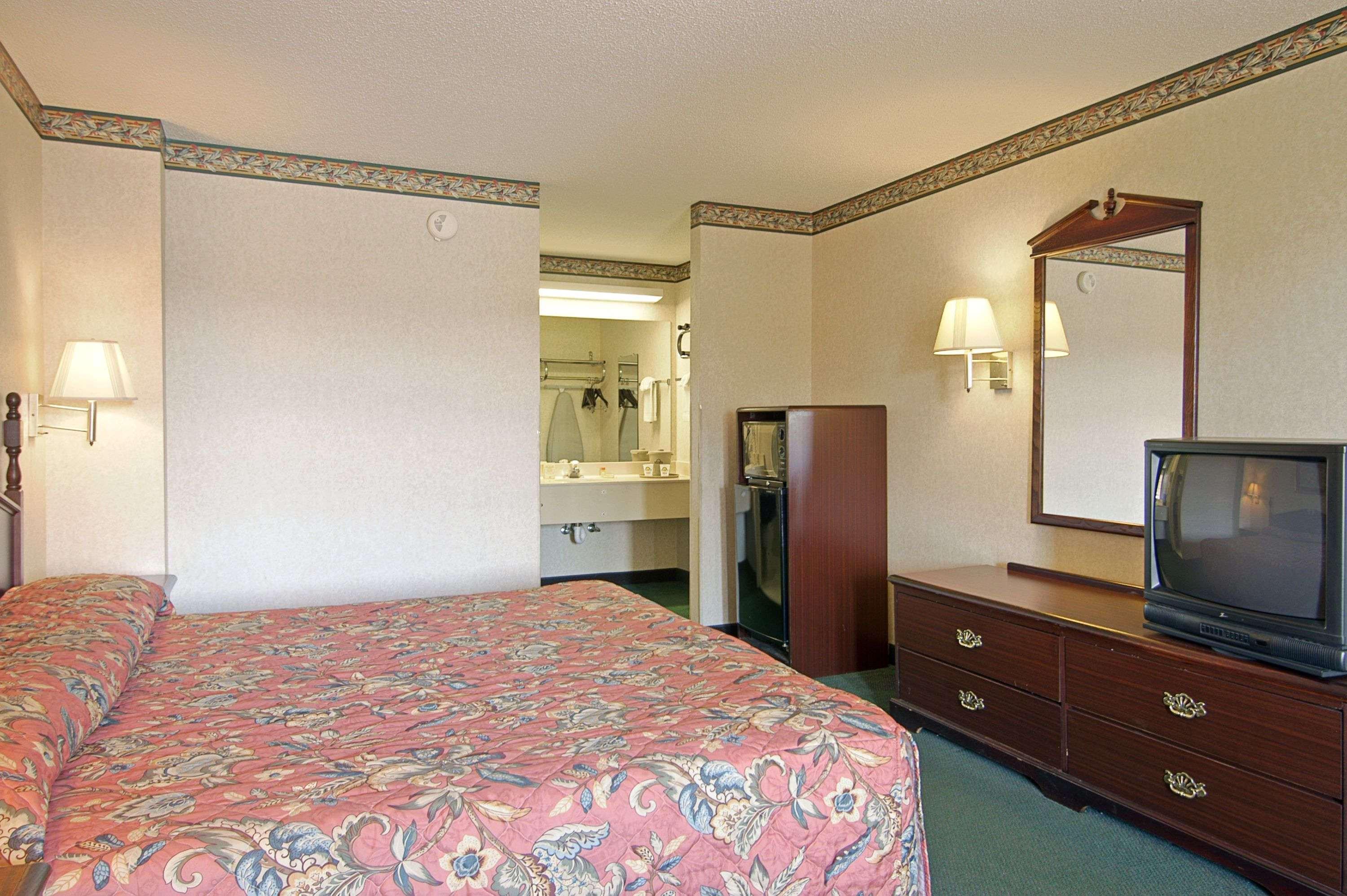 Days Inn & Suites By Wyndham Fort Valley Room photo