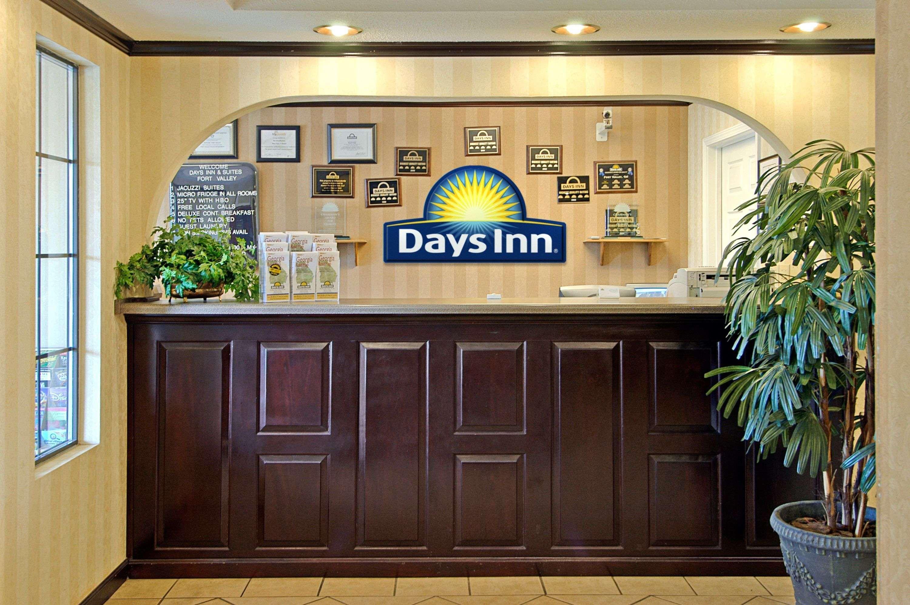 Days Inn & Suites By Wyndham Fort Valley Exterior photo