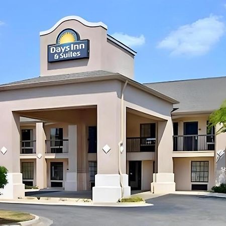 Days Inn & Suites By Wyndham Fort Valley Exterior photo