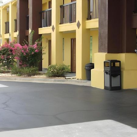 Days Inn & Suites By Wyndham Fort Valley Exterior photo